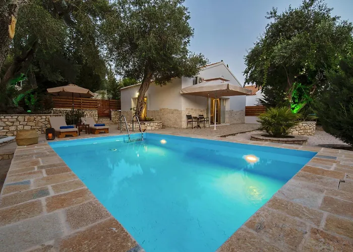 Kalokairia Villa *