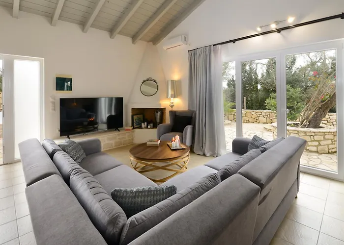 Kalokairia Villa